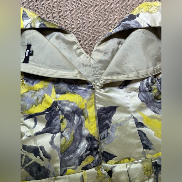 Dress - Picture 3 of 3